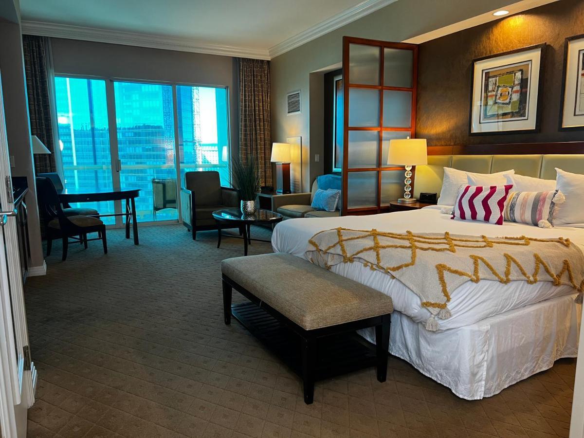 Balcony Suite Strip View Las Vegas Exterior foto