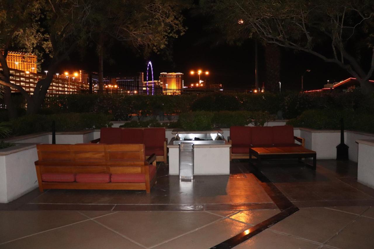 Balcony Suite Strip View Las Vegas Exterior foto